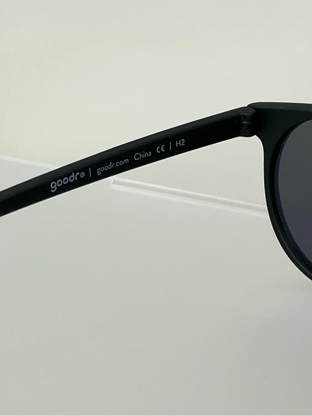 Goodr L9 Midnight Ramble At Circle Bar Retro Black Round Sunglasses scuffed lens